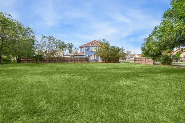 220 Latham Street, Houston, TX 77011