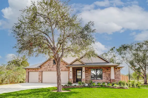 414 Texas Avenue, Arcola, TX 77583