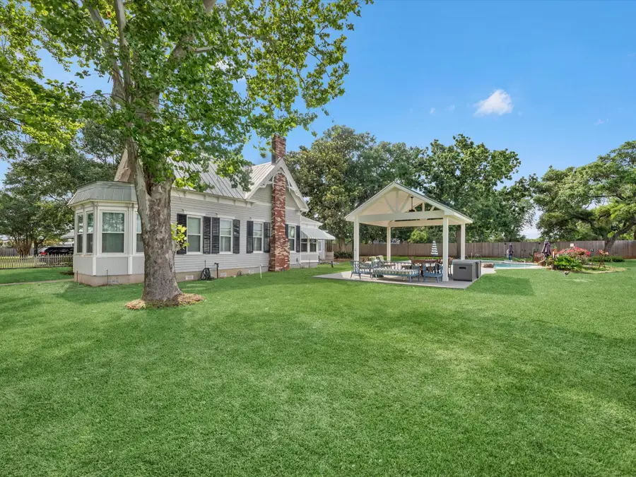 305 Hill Street, Sealy, TX 77474 - #3