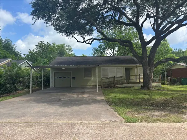 612 Honeysuckle Drive, La Marque, TX 77568