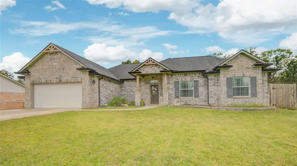 62 Ivy Court, Jones Creek, TX 77541