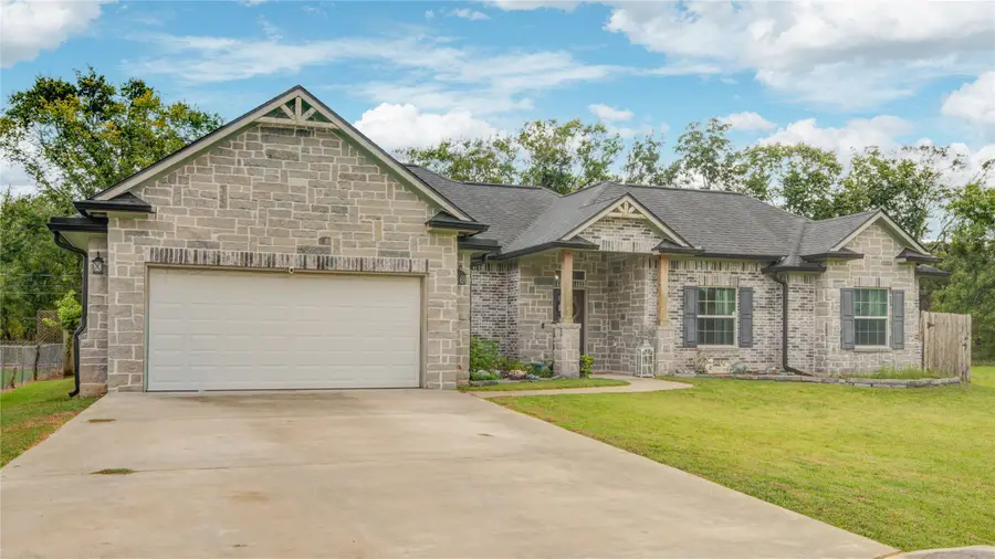 62 Ivy Court, Jones Creek, TX 77541 - Image #2