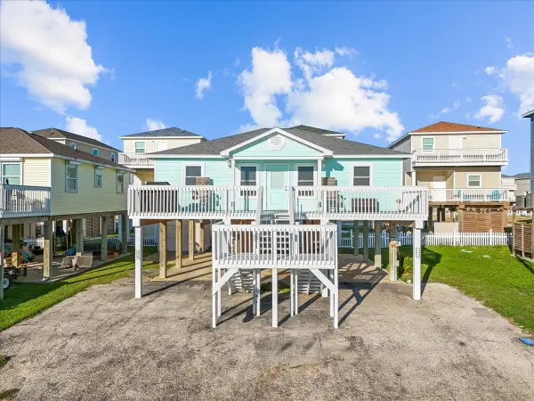 85 Santar Loop, Surfside Beach, TX 77541