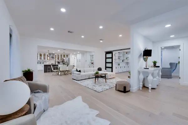 2350 Wroxton Road, Houston, TX 77005