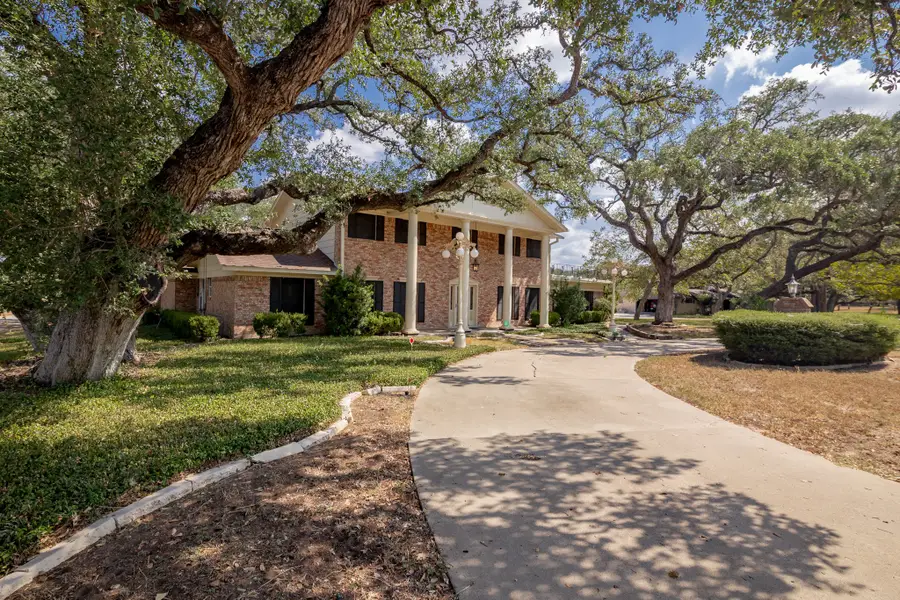 1101 Clark Street, Yoakum, TX 77995 - Image #2