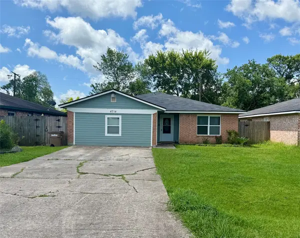 4714 E 36th Street, Dickinson, TX 77539