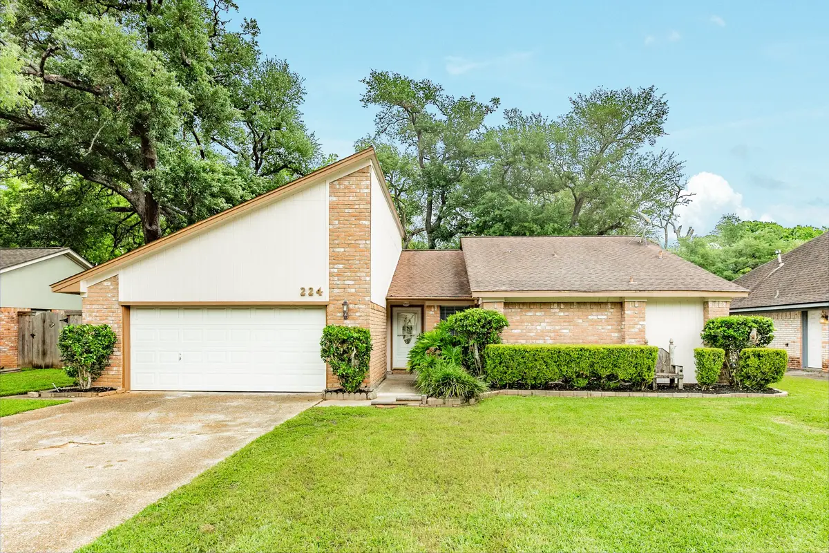 224 Banyan Street, Lake Jackson, TX 77566 - #1
