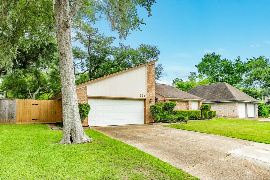 224 Banyan Street, Lake Jackson, TX 77566 - #3