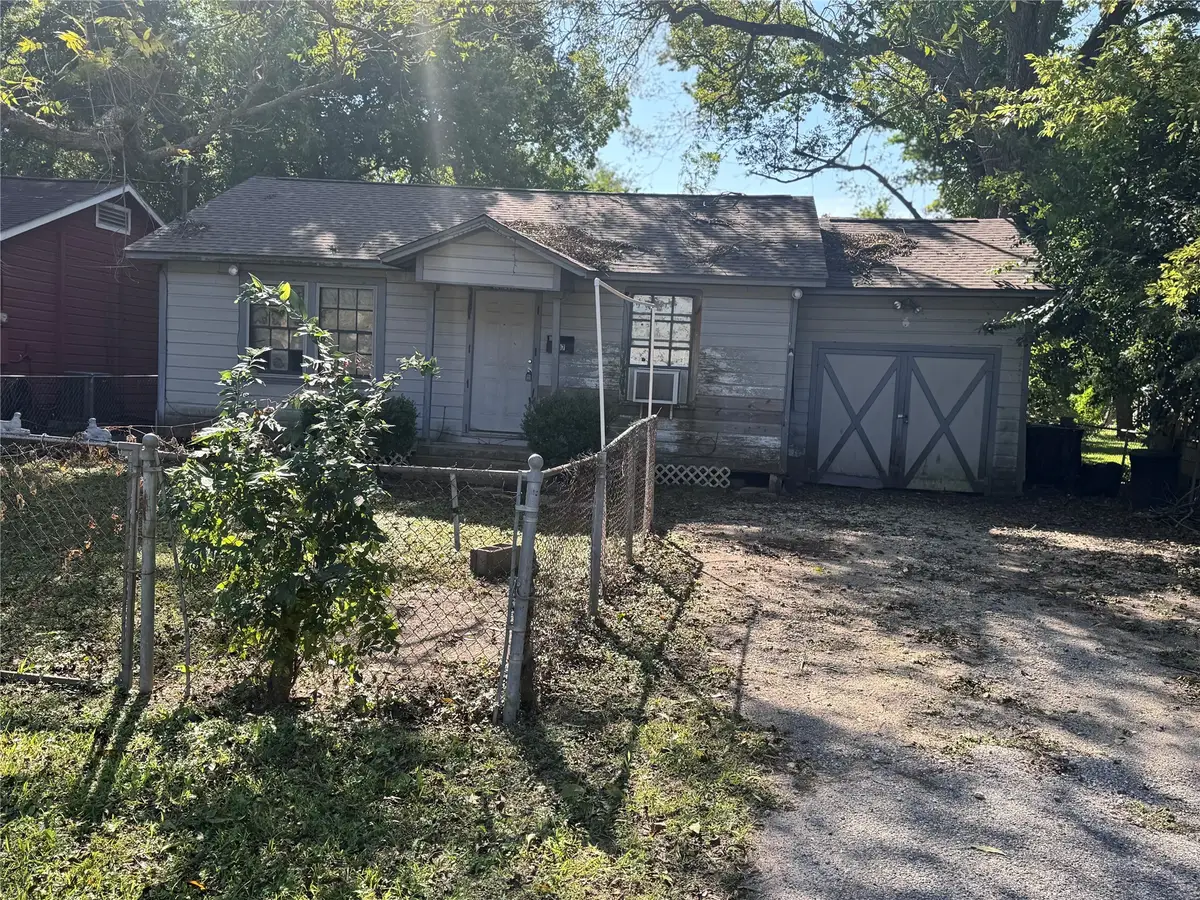137 W Orchard Street, Clute, TX 77531 - #1
