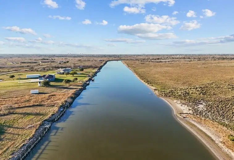 9850 S Redfish Drive, Hitchcock, TX 77563 - Image #2