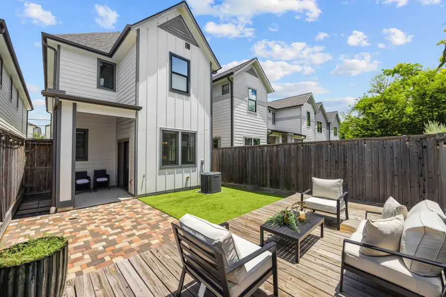 114 E 33rd Street #B, Houston, TX 77018 - #3