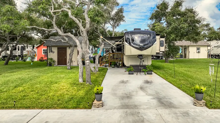 1406 W Corpus Christi Street, Rockport, TX 78382 - #2