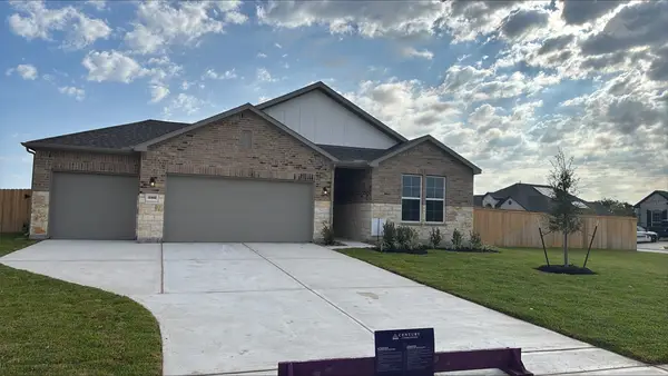 13302 Carpenter Place, Mont Belvieu, TX 77535