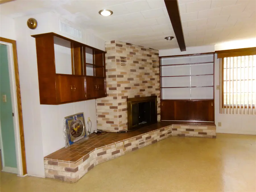 504 N West Street, Weimar, TX 78962 - Image #3