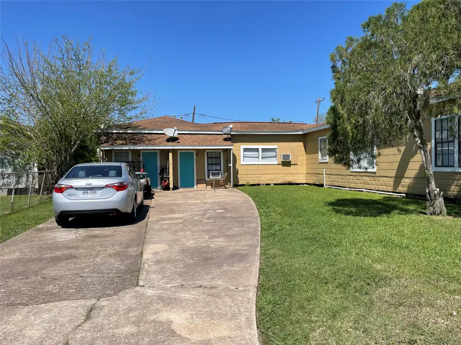 302 N Avenue B, Freeport, TX 77541 - #2