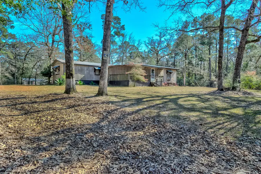 1112 Sir Henry Drive S, Ivanhoe, TX 75979 - Image #3