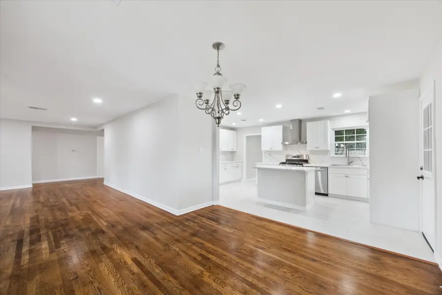 10009 Lazy Oaks Street, Houston, TX 77080 - Image #3