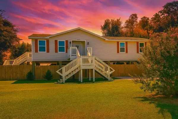 7325 Speaker Street, Hitchcock, TX 77563