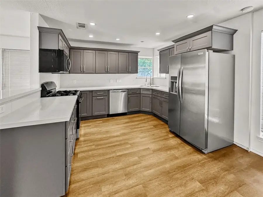 220 Almond Drive, Lake Jackson, TX 77566 - Image #3