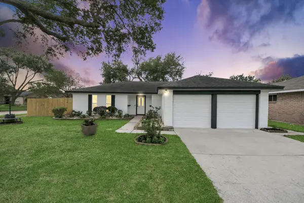 16222 Forest Bend Avenue, Friendswood, TX 77546