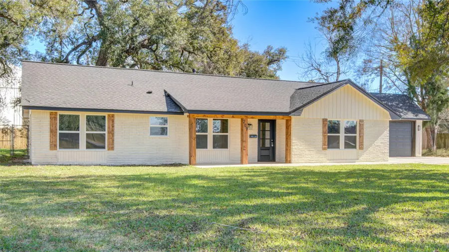 209 N Lazy Lane, Clute, TX 77531 - #3