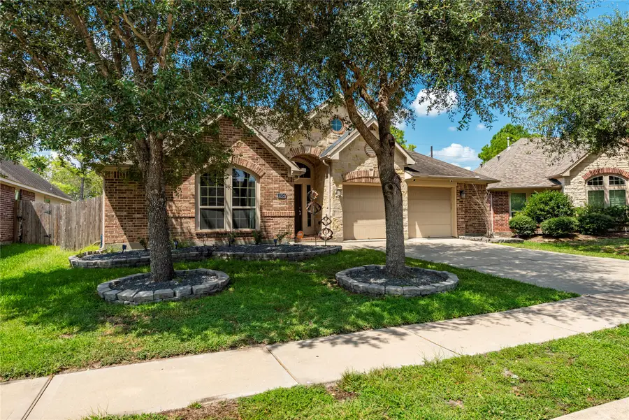 2704 Ginger Cove Lane, Pearland, TX 77584 - Image #2