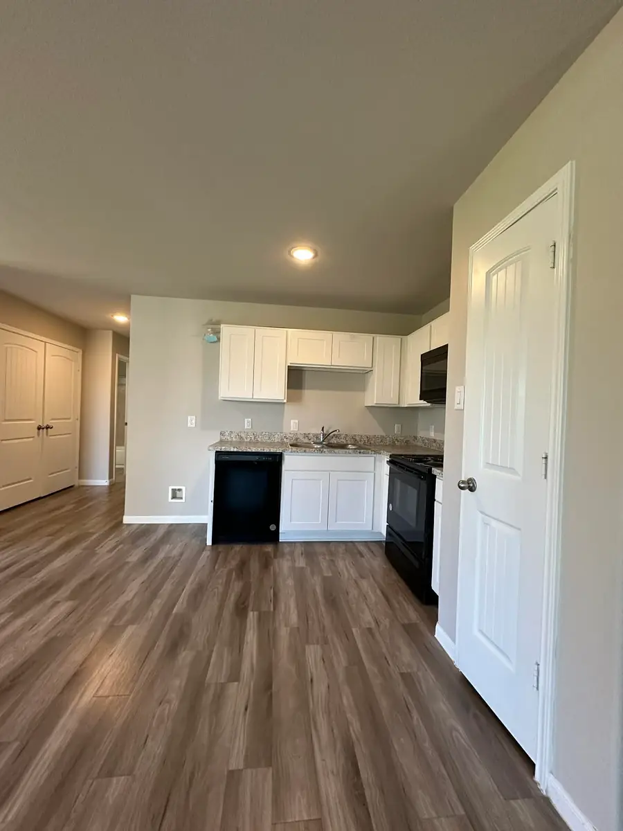 627 W Live Oak Street, Angleton, TX 77515 - #2