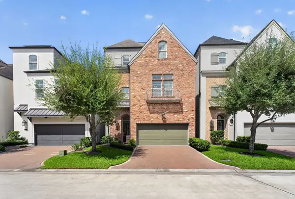98 Gateway Park Place, Spring, TX 77380