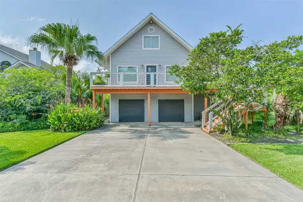 208 Baywood Street, Shoreacres, TX 77571
