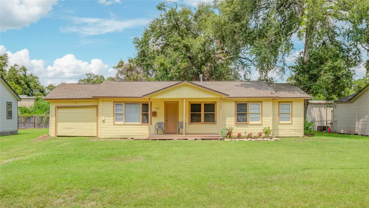 704 Pin Money Street, Clute, TX 77531 - Image #1