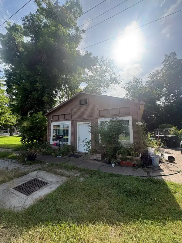 213 S Hill Street, Alvin, TX 77511