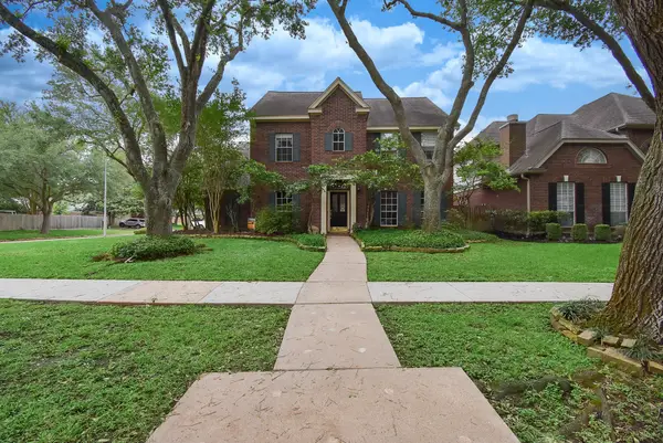 1003 Clarenda Falls Drive, Sugar Land, TX 77479