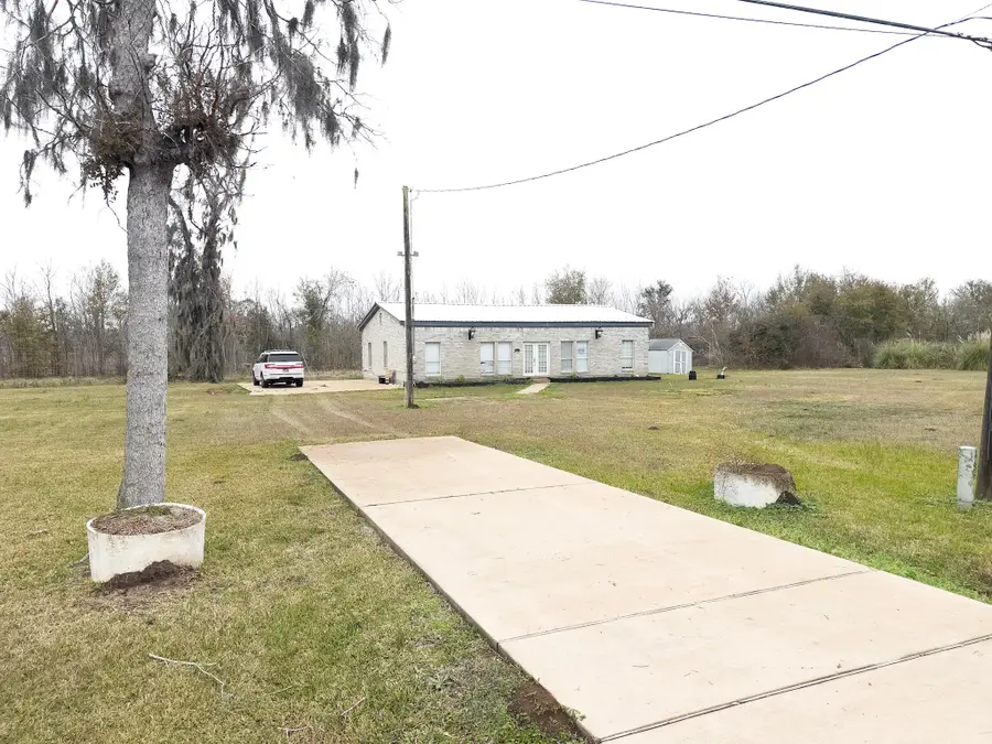 638 Kelly Lane, Angleton, TX 77515 - Image #2