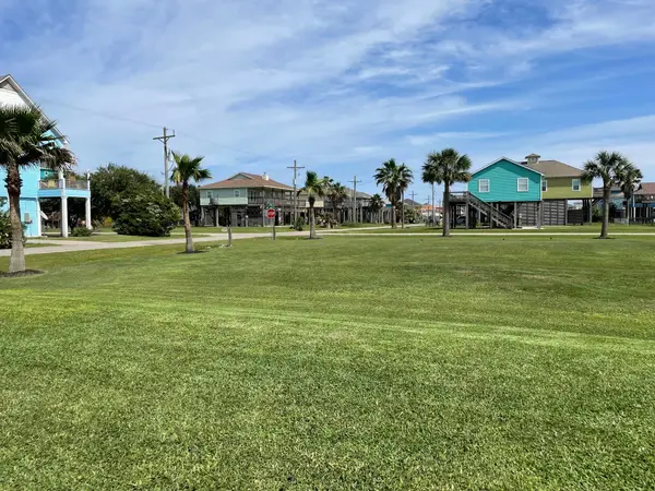 941 Gulfview Drive, Crystal Beach, TX 77650