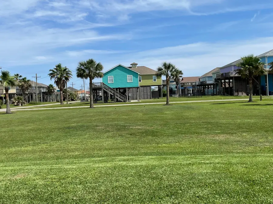 941 Gulfview Drive, Crystal Beach, TX 77650 - #3