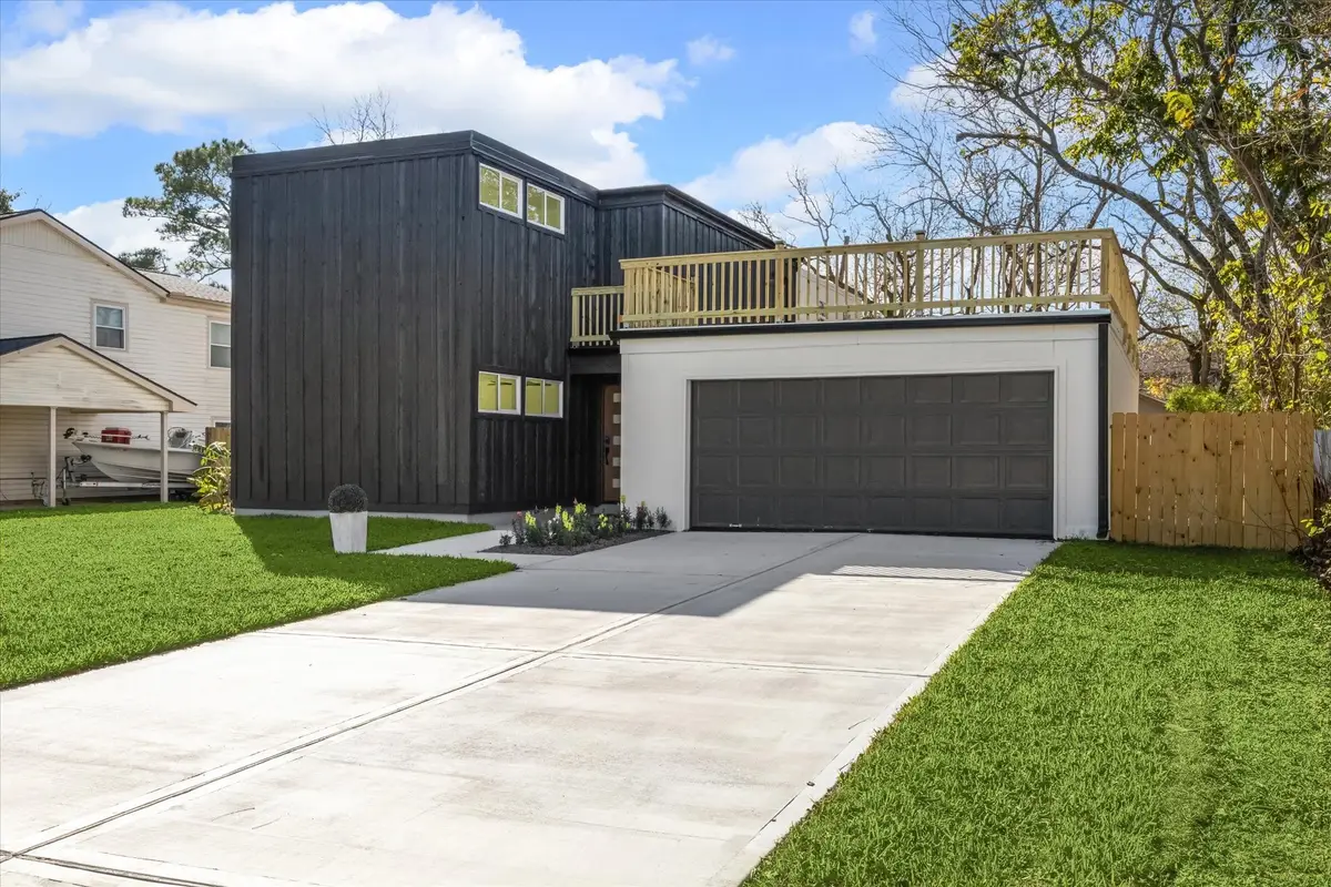 212 N Forrest Avenue, La Porte, TX 77571 - #1