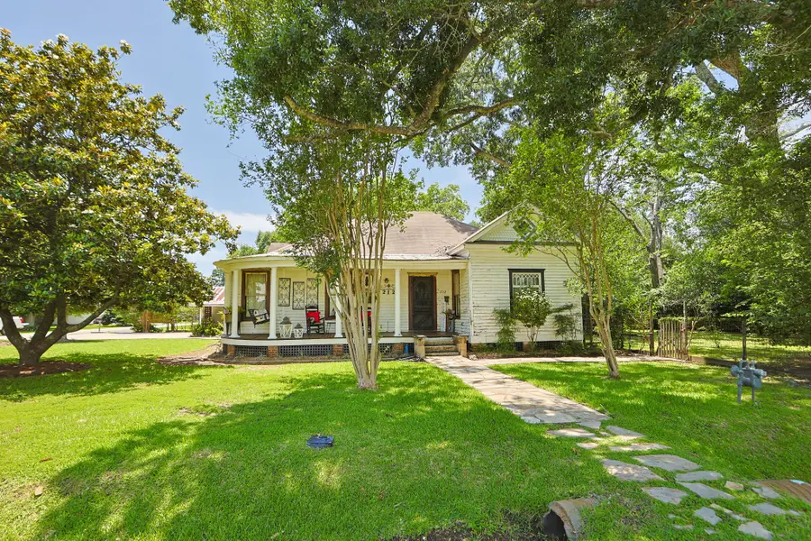212 S Pine Street, Tomball, TX 77375 - #2