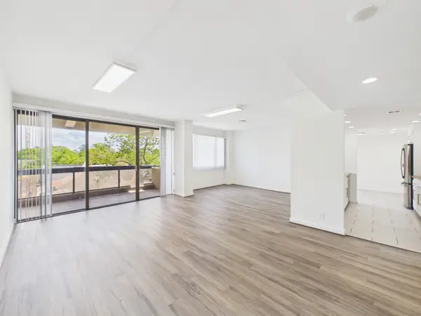 49 Briar Hollow Lane #304, Houston, TX 77027