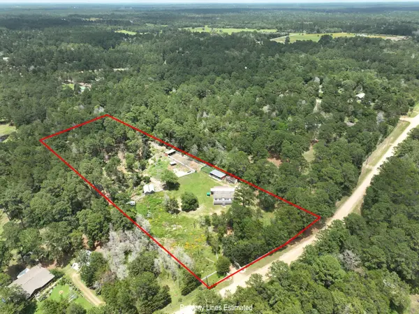 1182 Oak Crest Drive, New Ulm, TX 78950