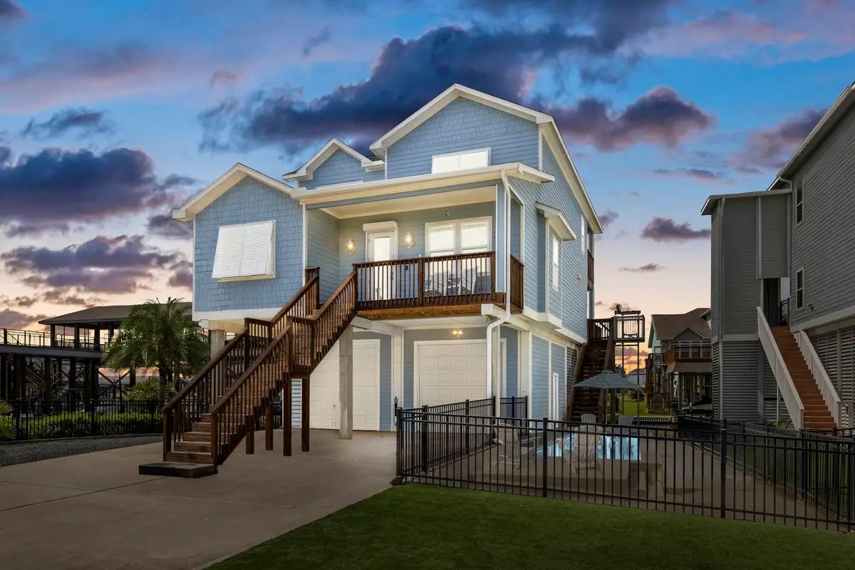 413 Jeanie Lynne Circle, Tiki Island, TX 77554 - #1