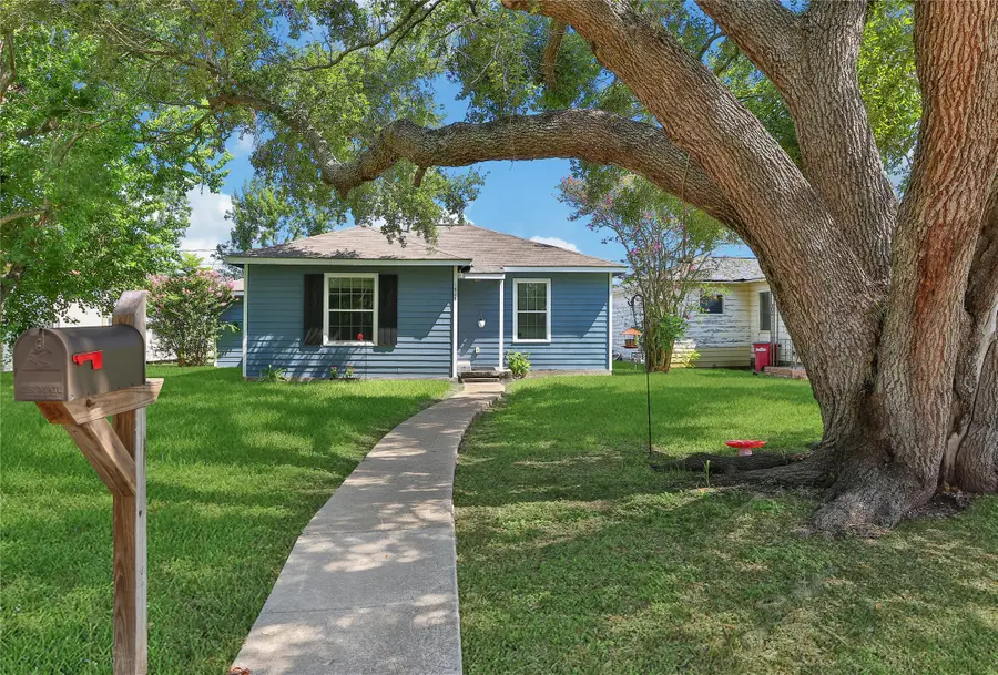 1606 W 8th Street, Freeport, TX 77541 - #2