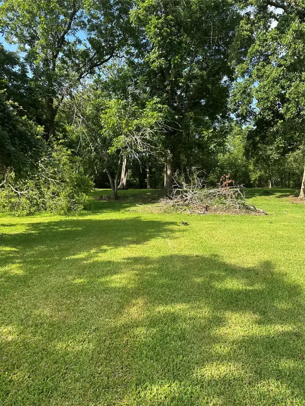 2307 E James Street, Baytown, TX 77520