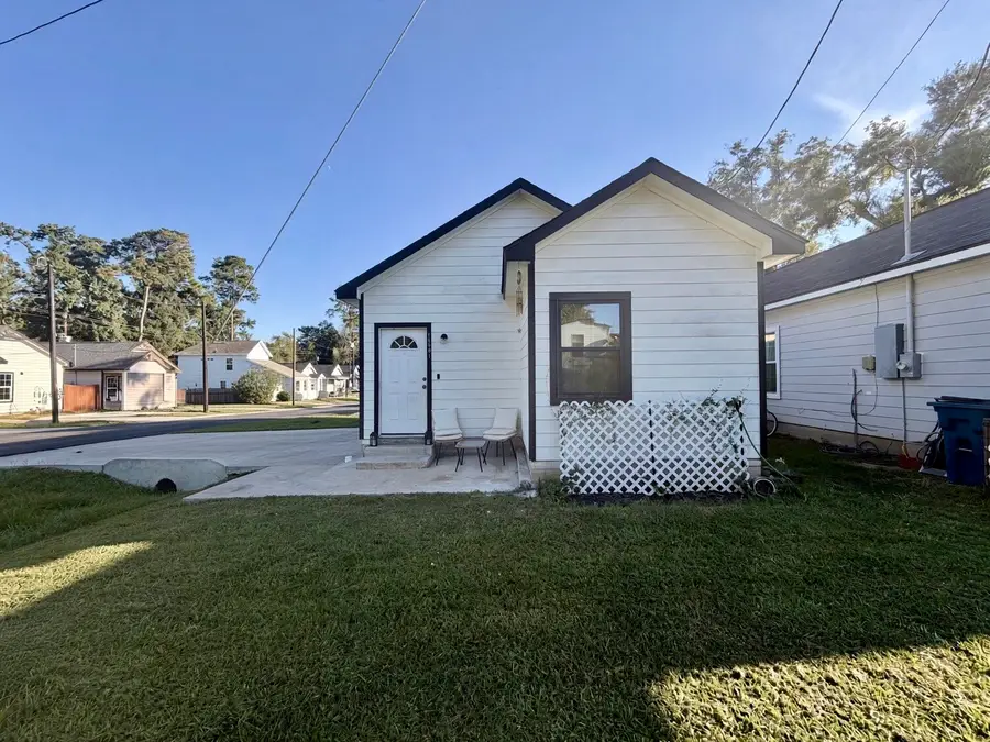 16601 E Ivanhoe, Montgomery, TX 77316 - #2