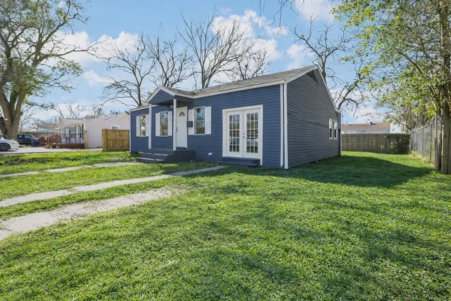 111 Poinsetta Lane, Highlands, TX 77562 - Image #3