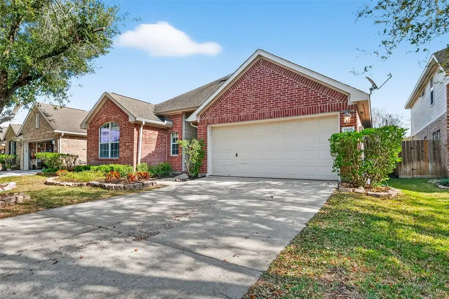 2905 Fountain Brook Court, Pearland, TX 77584 - Image #3