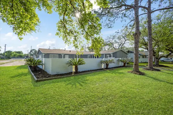 3426 Valley Brook Drive, La Porte, TX 77571