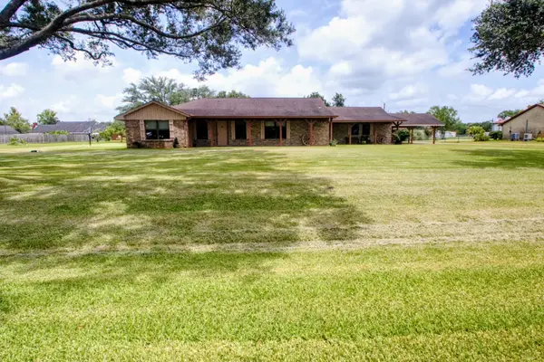 5201 W Zephyr Drive, Alvin, TX 77511