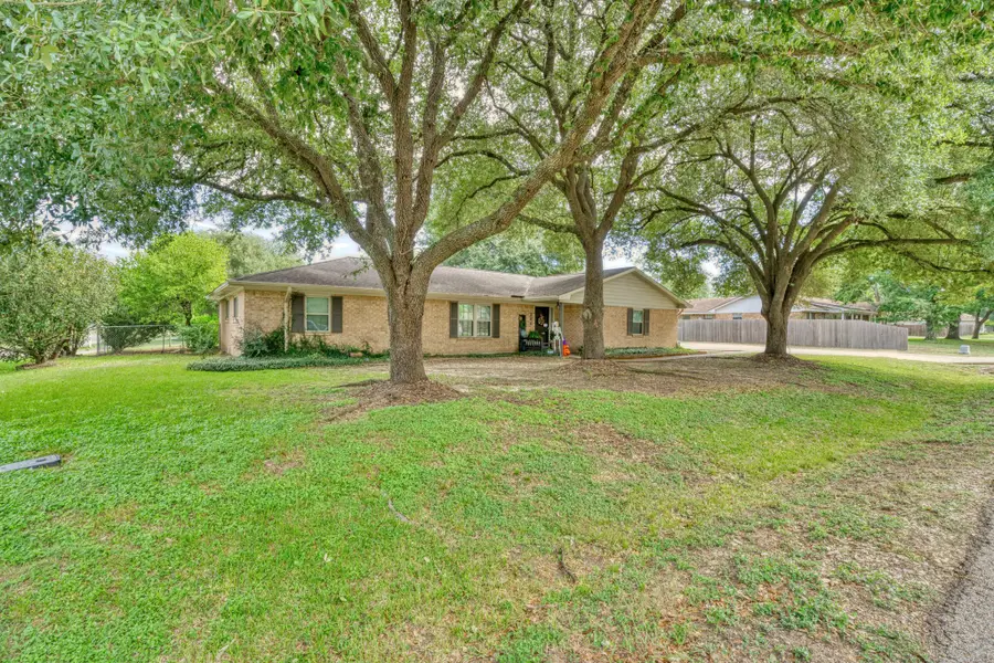 206 Heath Avenue, Madisonville, TX 77864 - #2