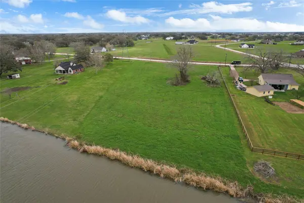 708 Winchester Trail, Angleton, TX 77515