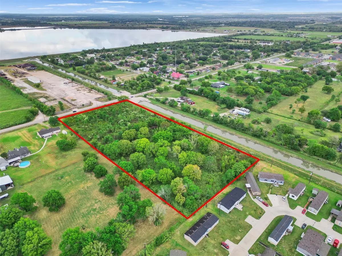 2020 E Wallisville Road, Highlands, TX 77562 - Image #1